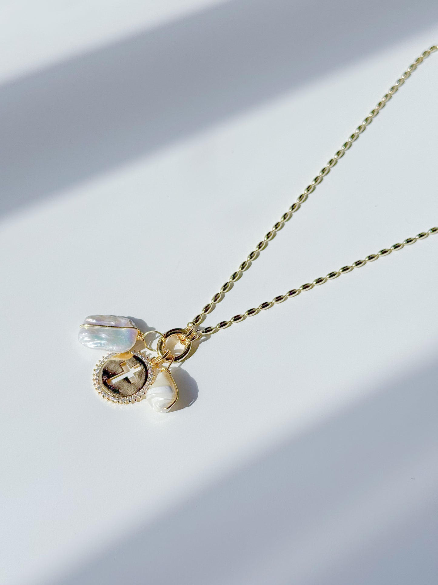 Collar Cruz con Piedras