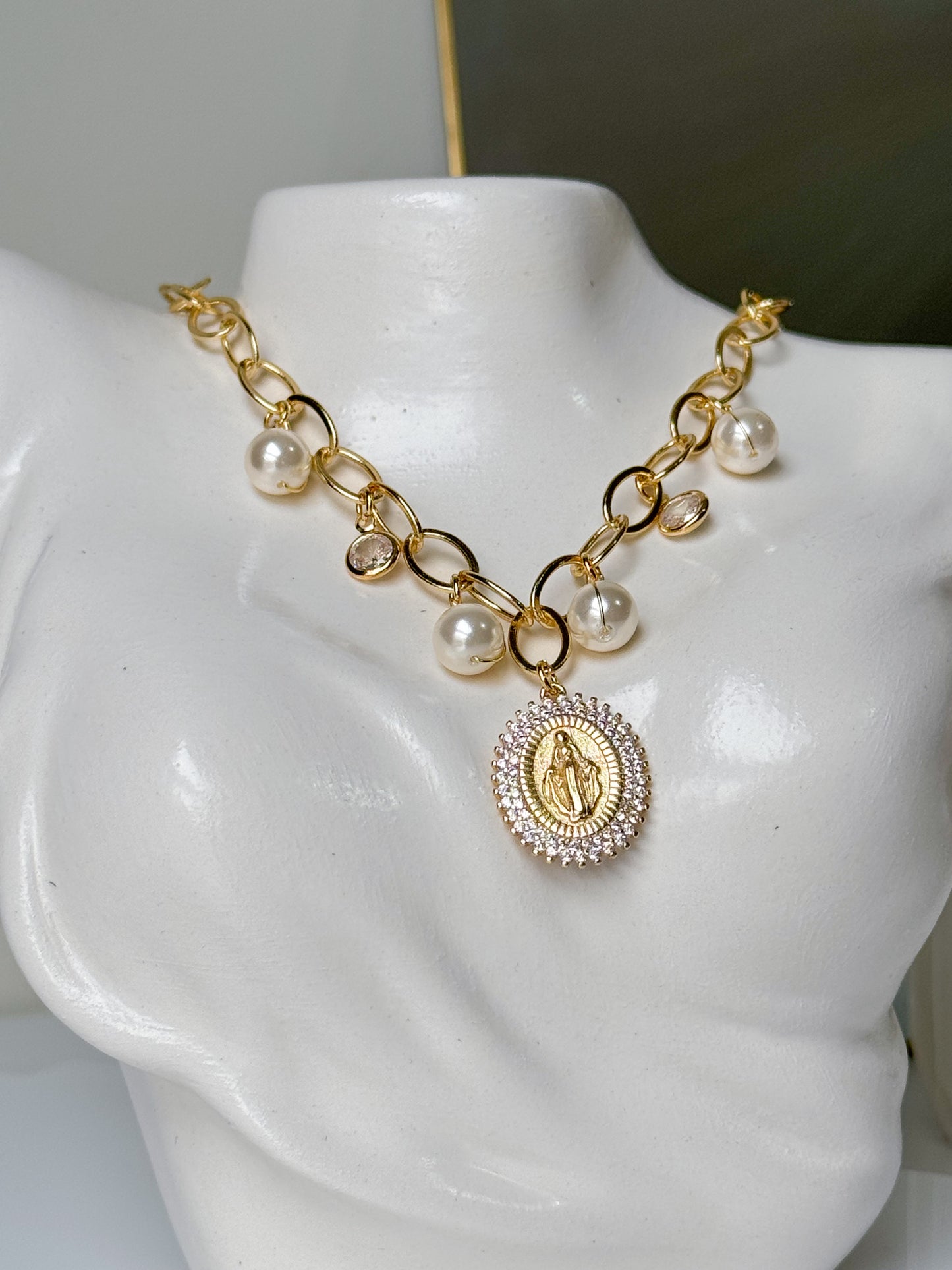 Collar Virgen de los Rayos