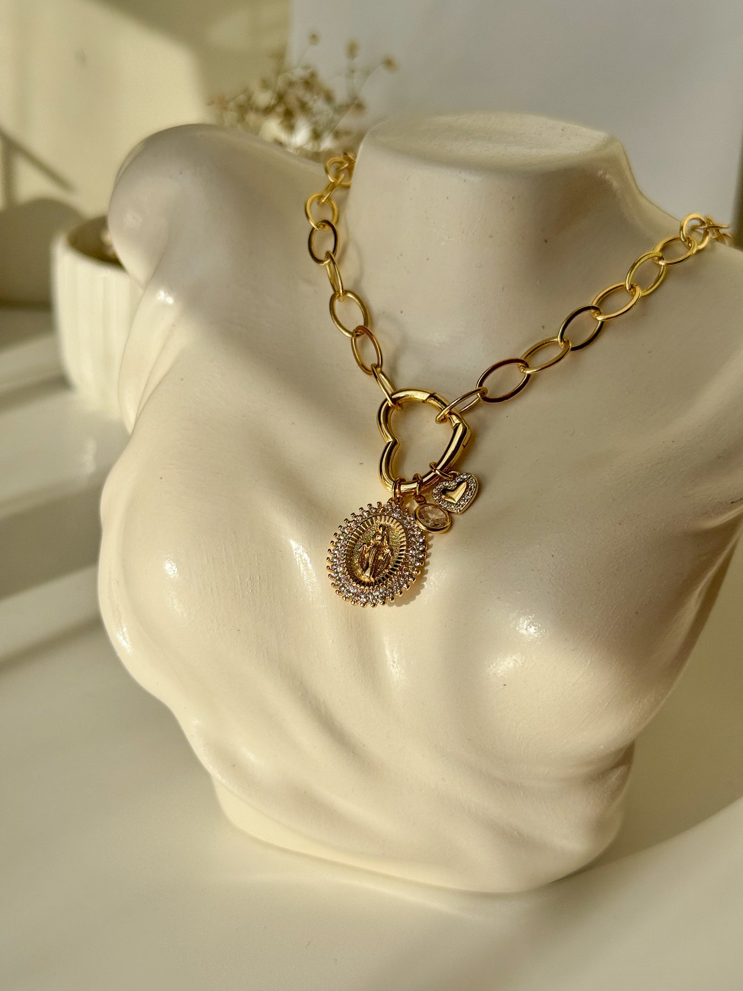 Collar Virgen de los Rayos Brillos